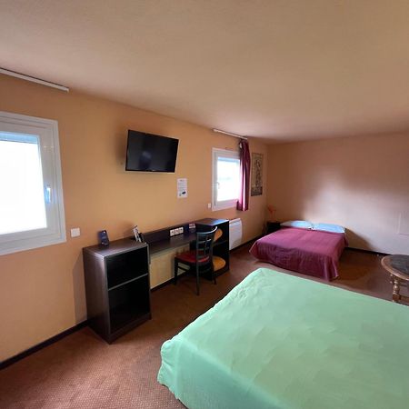 Brit Hotel St-Quentin/Nord Fayet  Zewnętrze zdjęcie