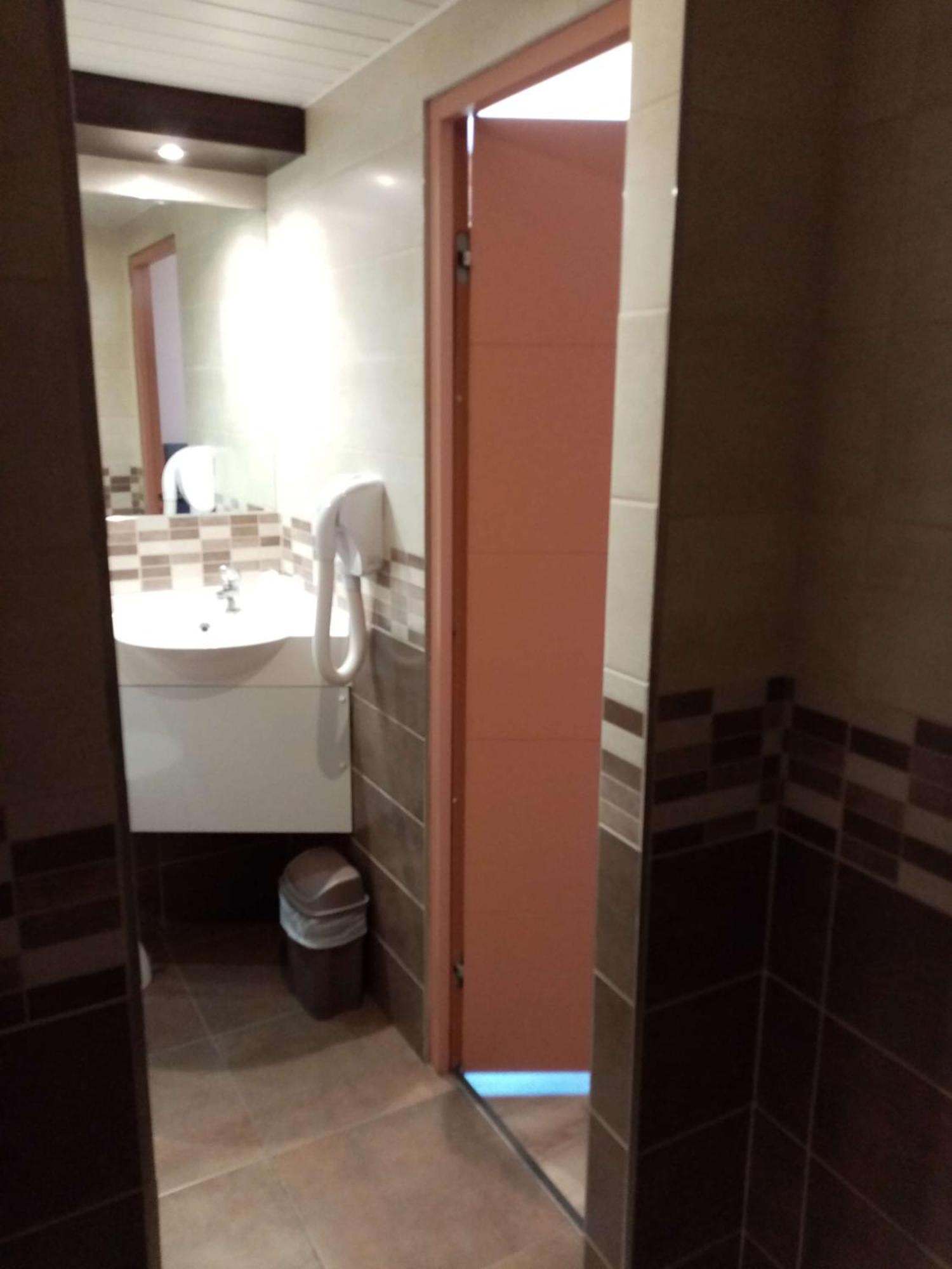 Brit Hotel St-Quentin/Nord Fayet  Zewnętrze zdjęcie
