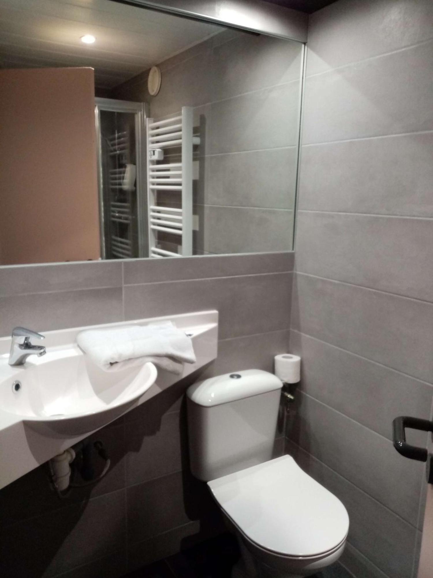 Brit Hotel St-Quentin/Nord Fayet  Zewnętrze zdjęcie