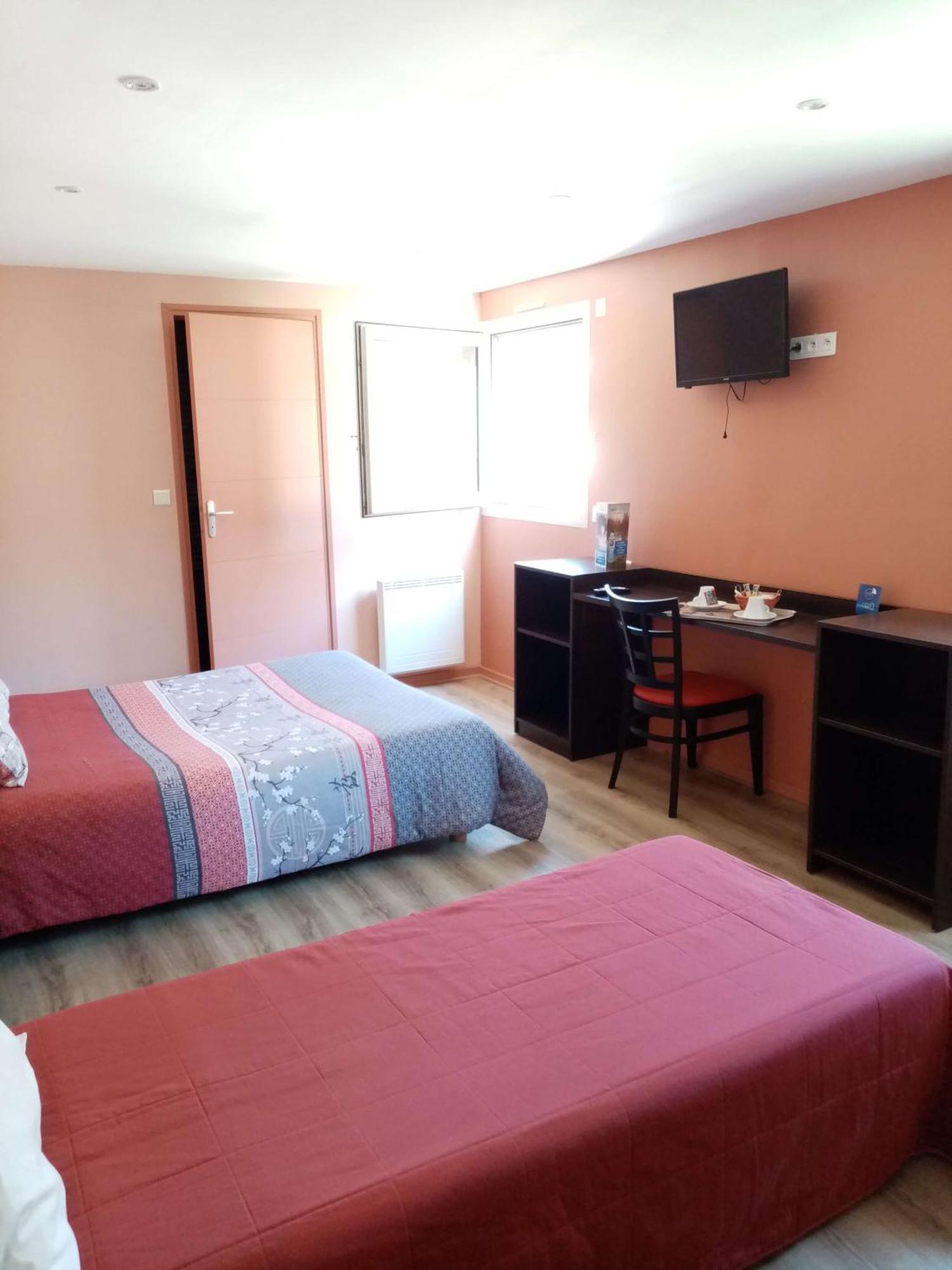 Brit Hotel St-Quentin/Nord Fayet  Zewnętrze zdjęcie