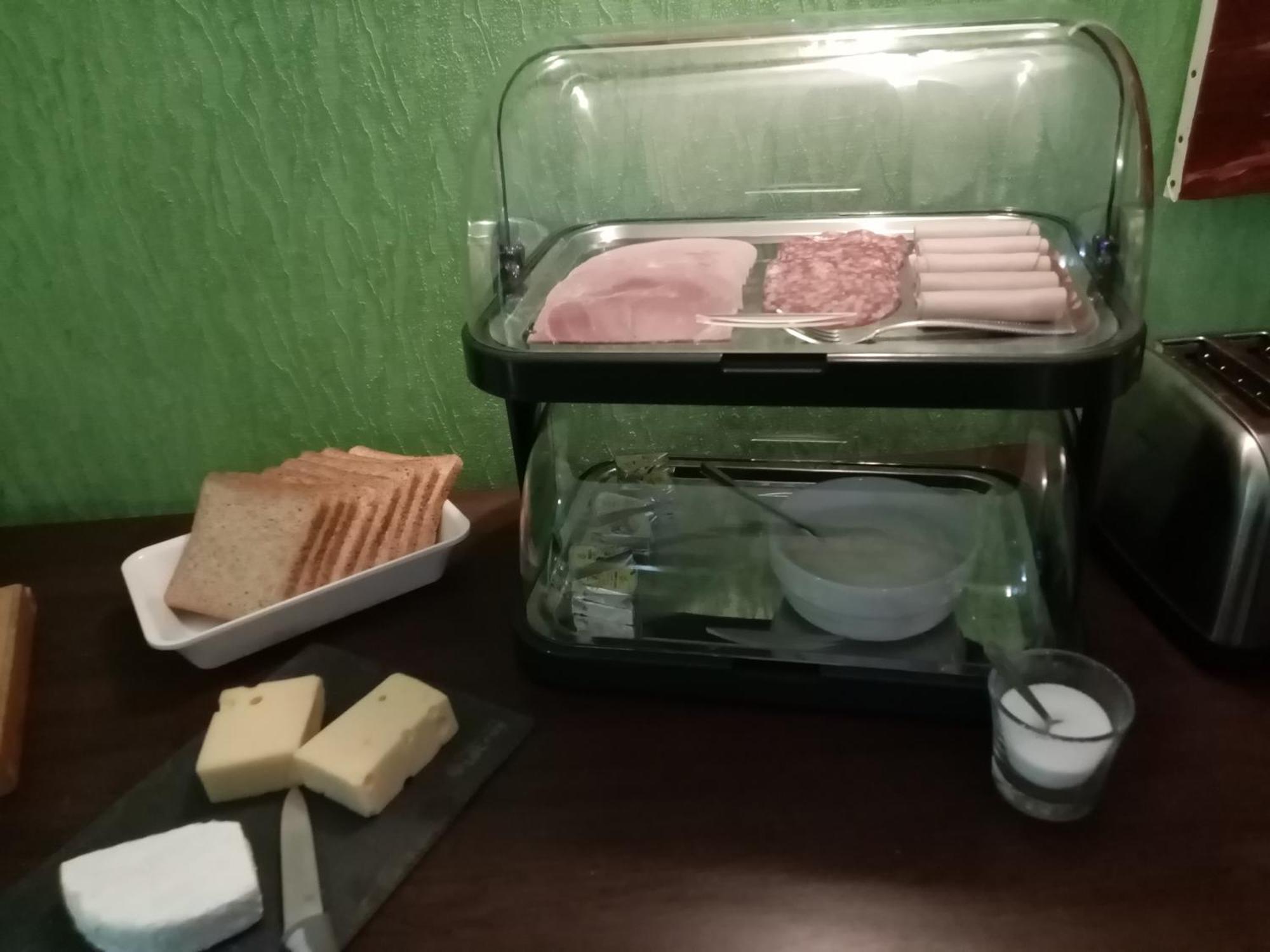 Brit Hotel St-Quentin/Nord Fayet  Zewnętrze zdjęcie