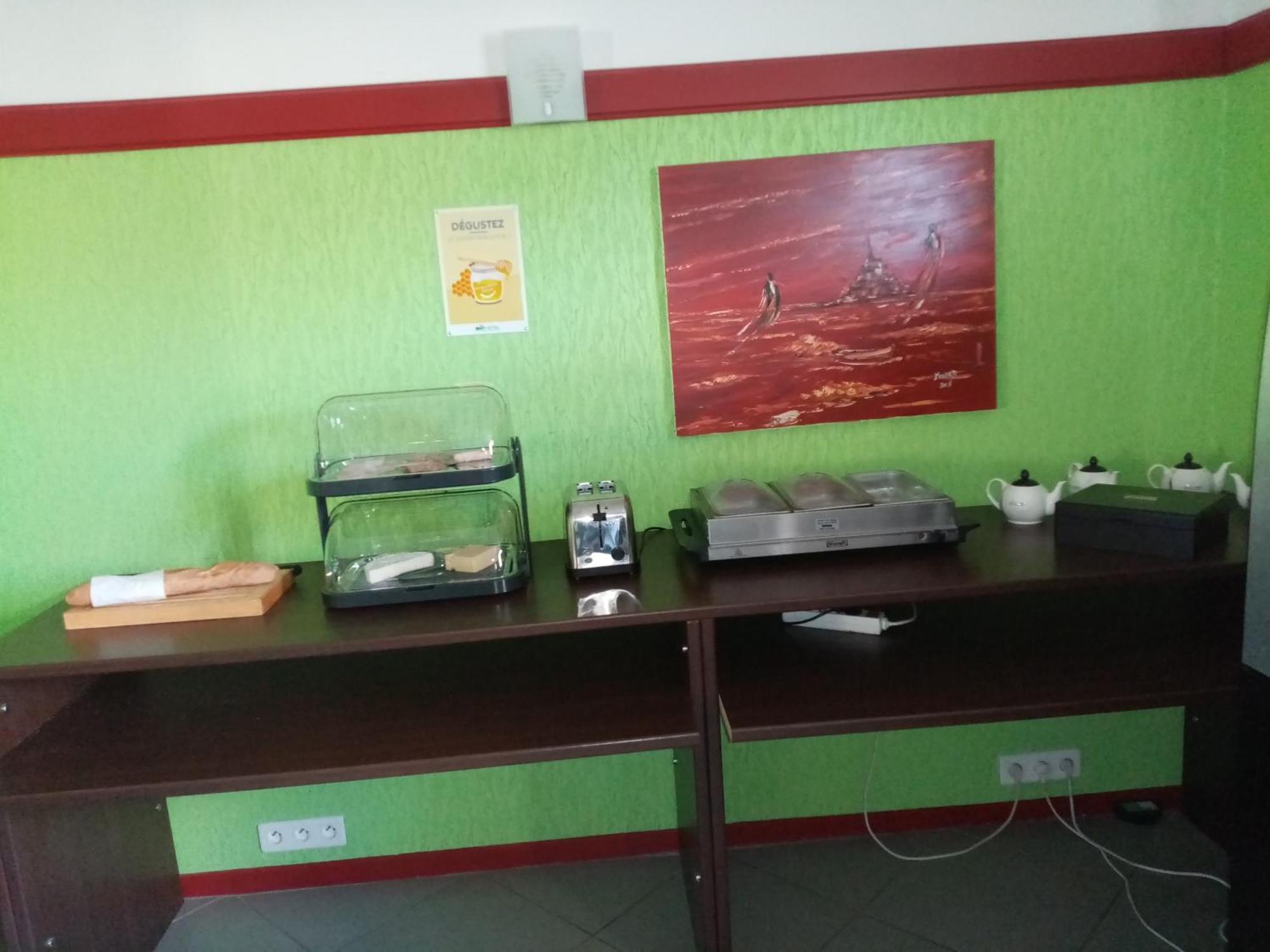 Brit Hotel St-Quentin/Nord Fayet  Zewnętrze zdjęcie