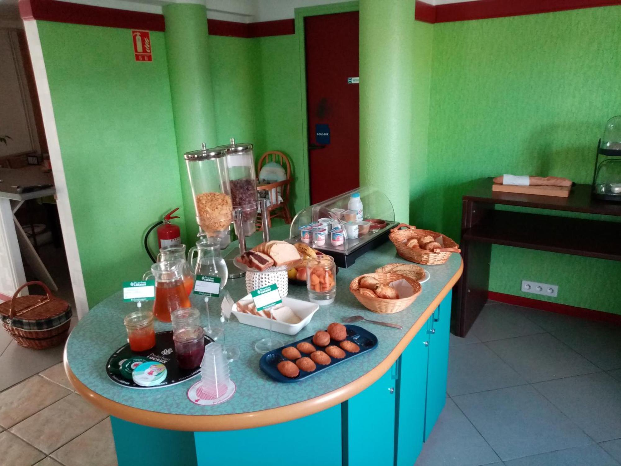 Brit Hotel St-Quentin/Nord Fayet  Zewnętrze zdjęcie