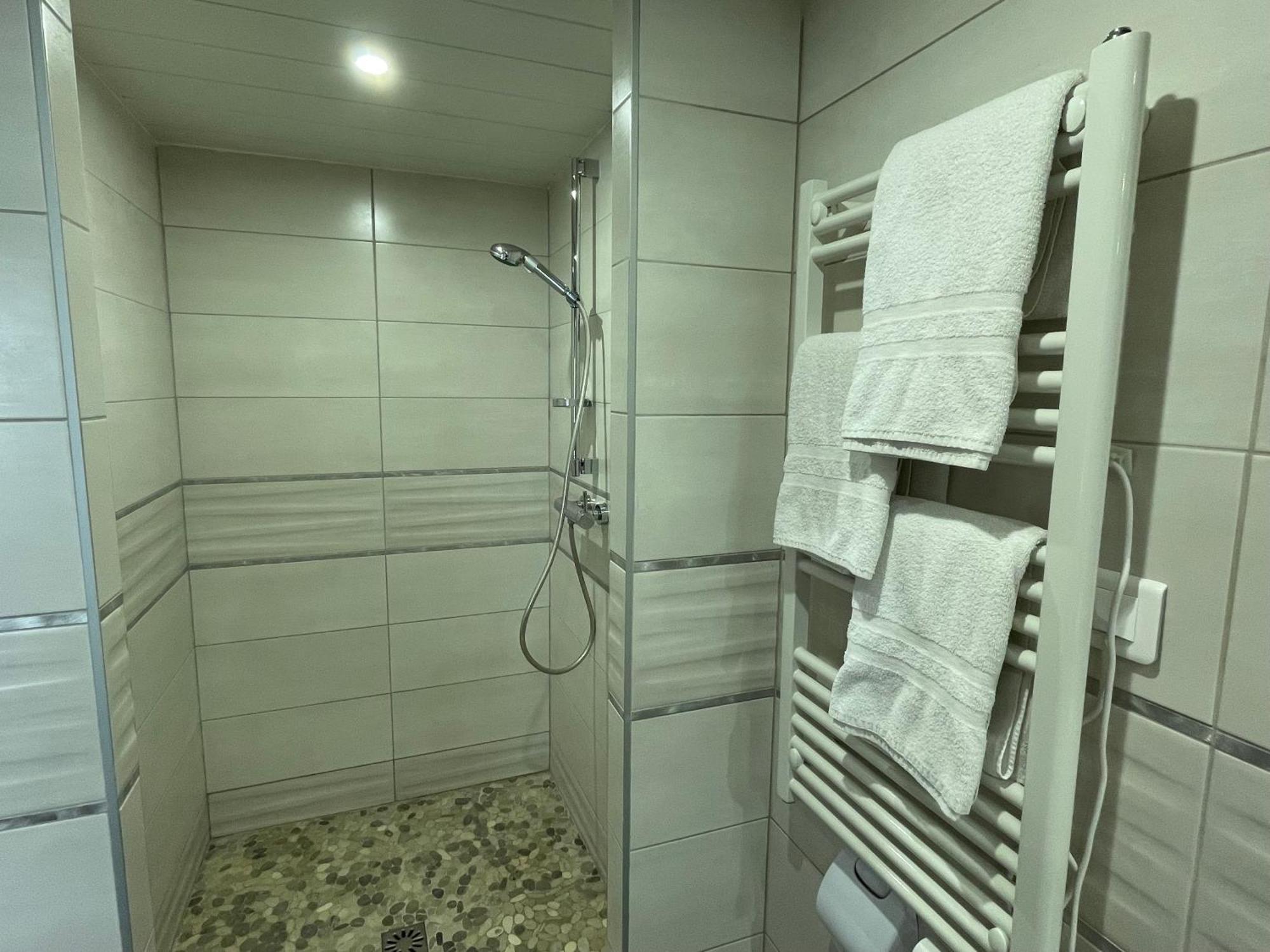 Brit Hotel St-Quentin/Nord Fayet  Zewnętrze zdjęcie