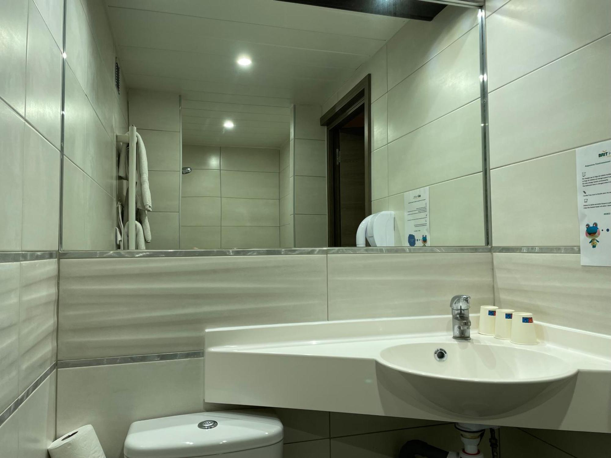 Brit Hotel St-Quentin/Nord Fayet  Zewnętrze zdjęcie