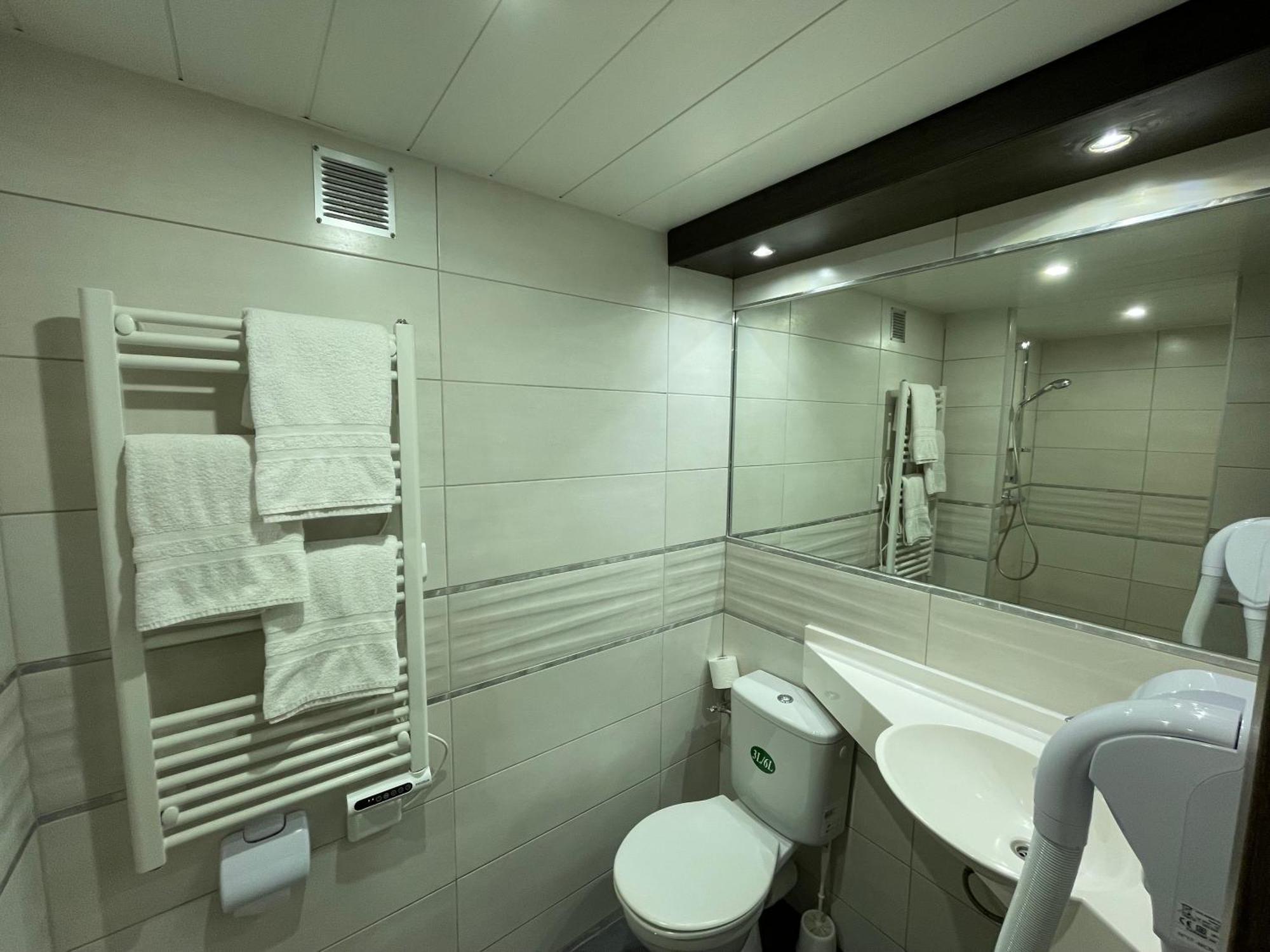 Brit Hotel St-Quentin/Nord Fayet  Zewnętrze zdjęcie