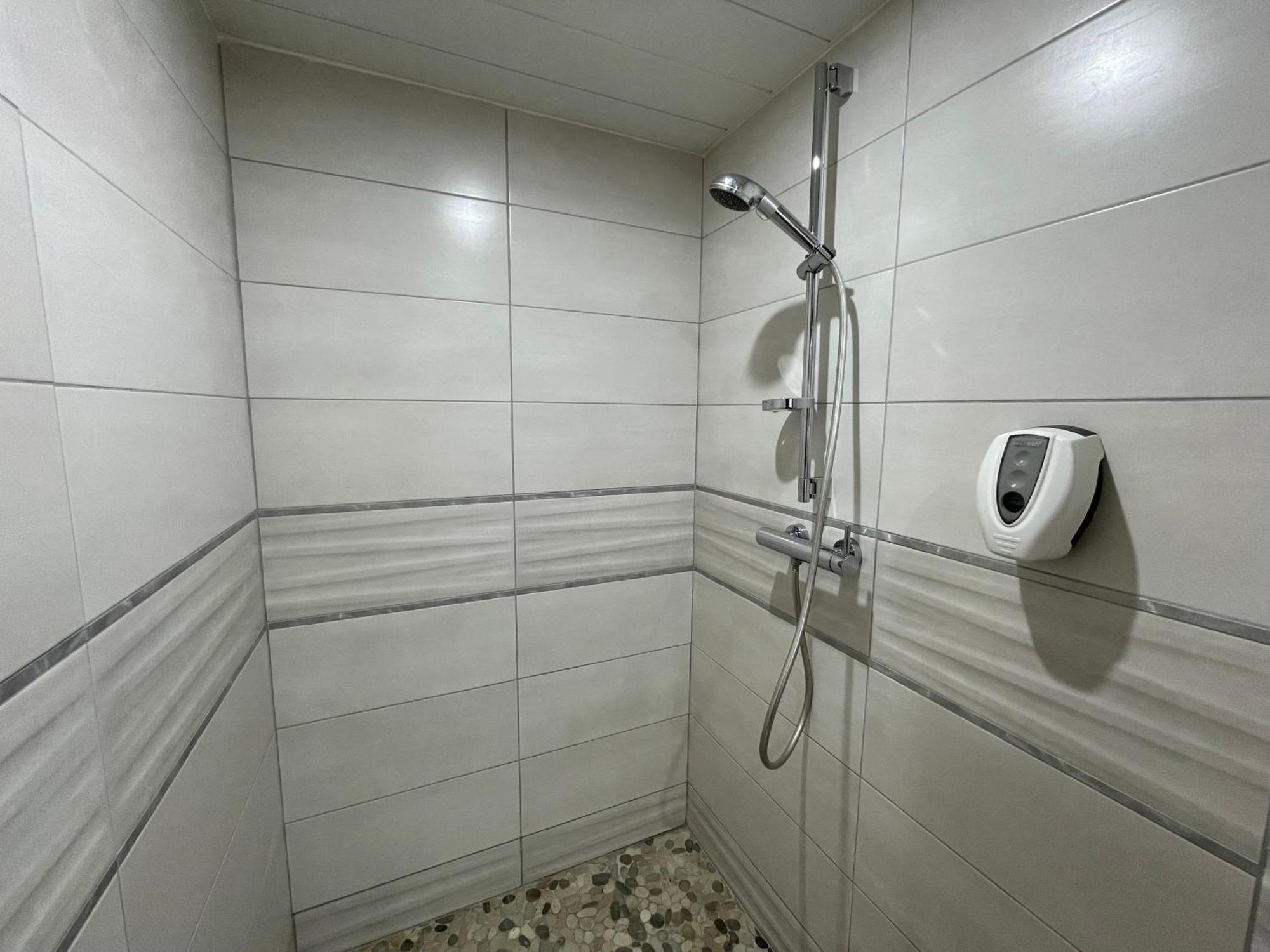 Brit Hotel St-Quentin/Nord Fayet  Zewnętrze zdjęcie