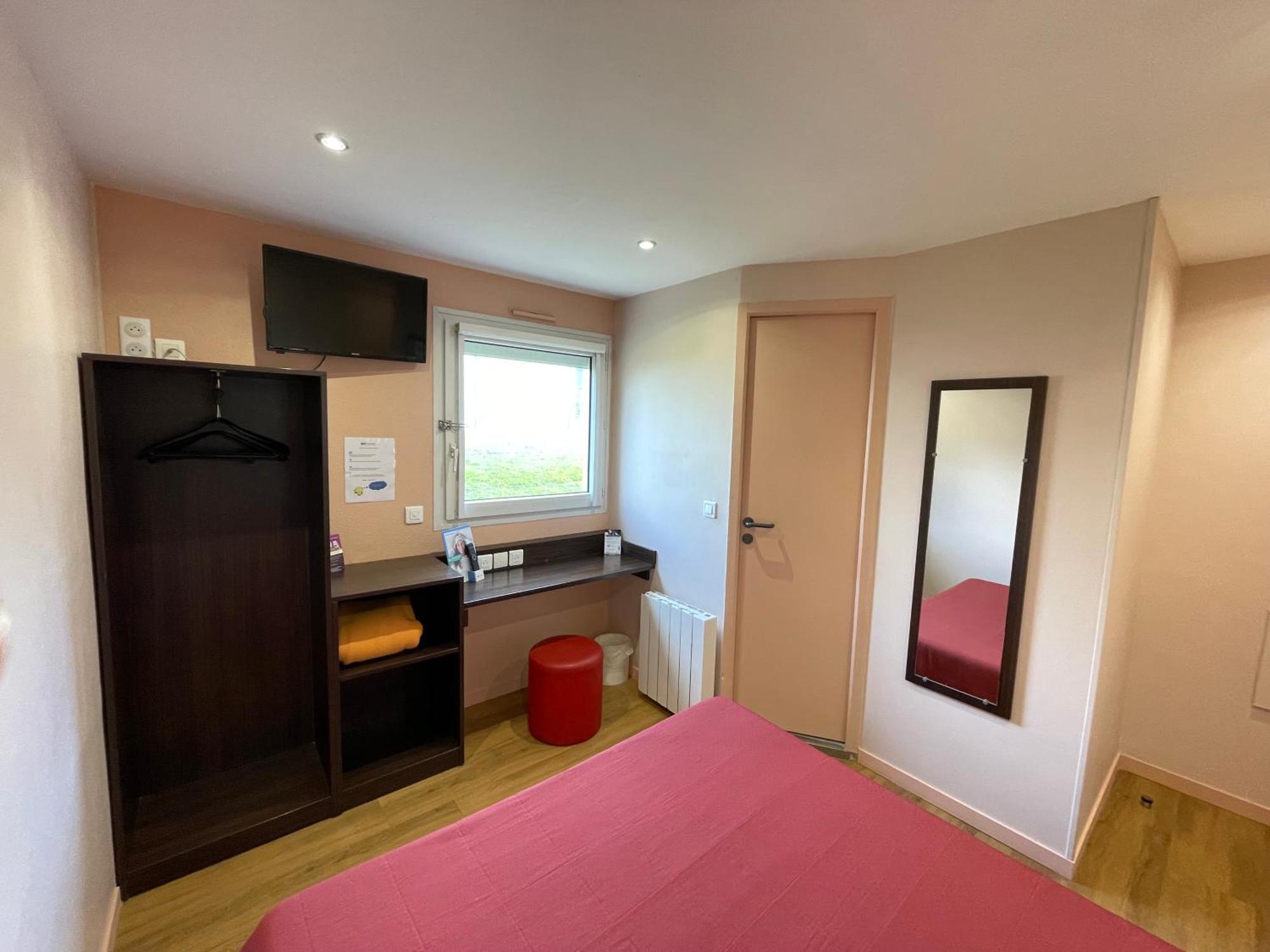 Brit Hotel St-Quentin/Nord Fayet  Zewnętrze zdjęcie
