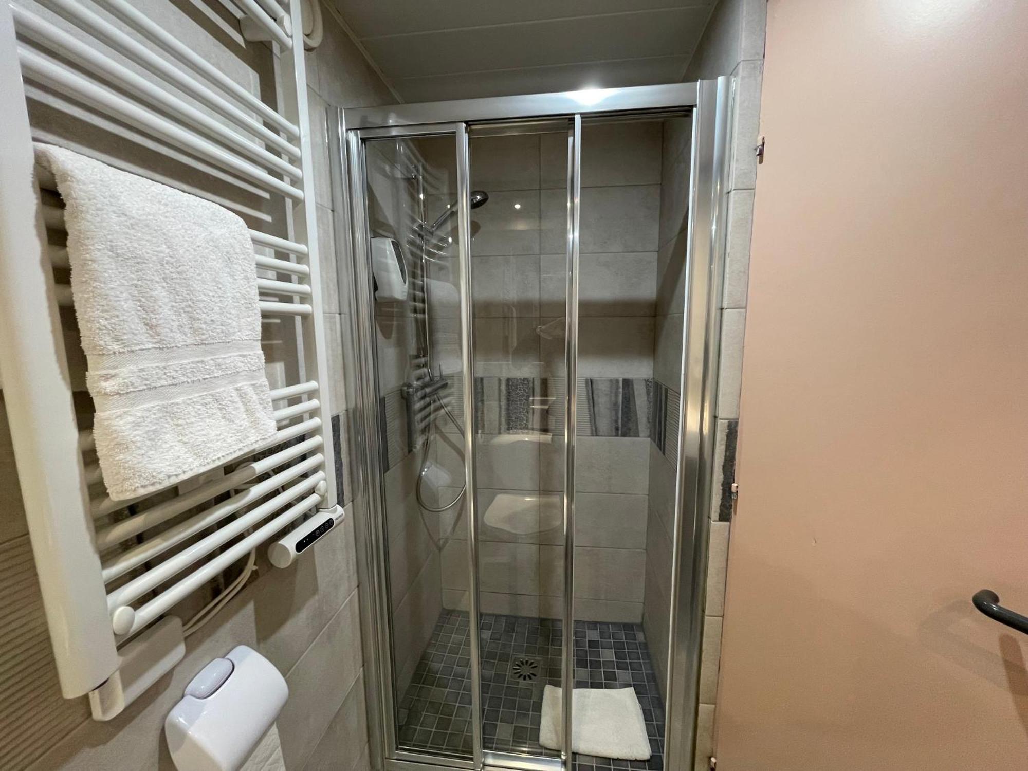 Brit Hotel St-Quentin/Nord Fayet  Zewnętrze zdjęcie