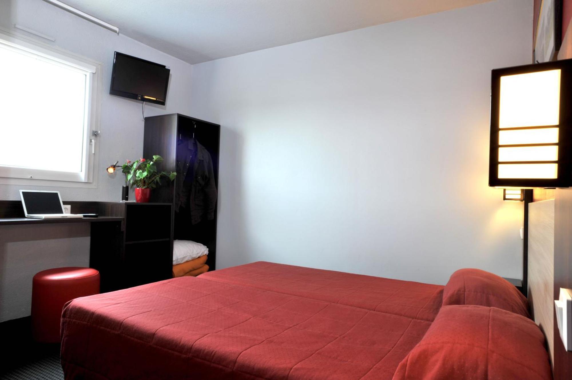Brit Hotel St-Quentin/Nord Fayet  Zewnętrze zdjęcie
